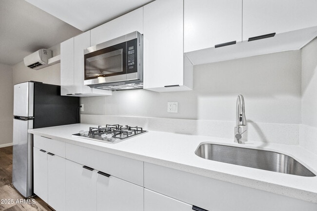 Building Photo - 3025 N 32nd St