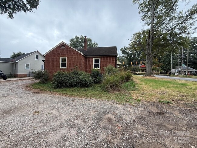 Building Photo - 730 E Iredell Ave