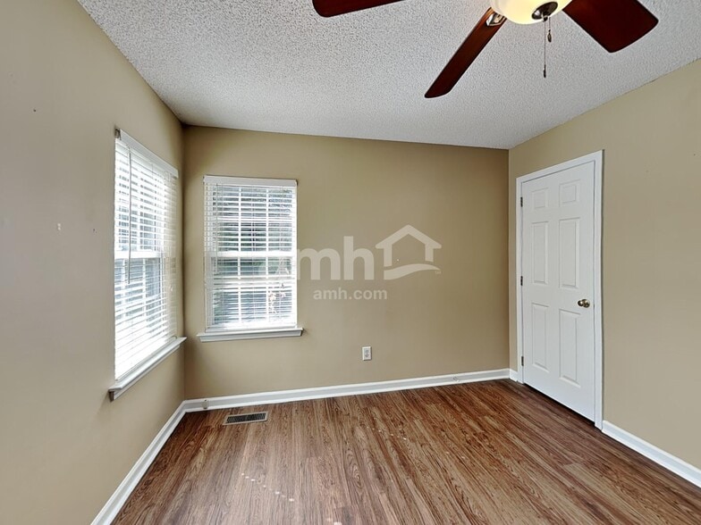 Building Photo - 2206 Coatsdale Ln