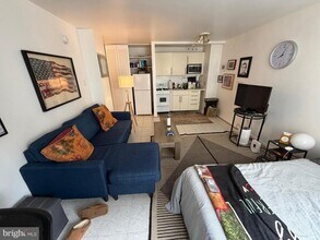 Building Photo - 950 25th St NW