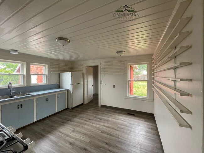 Building Photo - 2 Bedroom for Rent in Cottage Grove