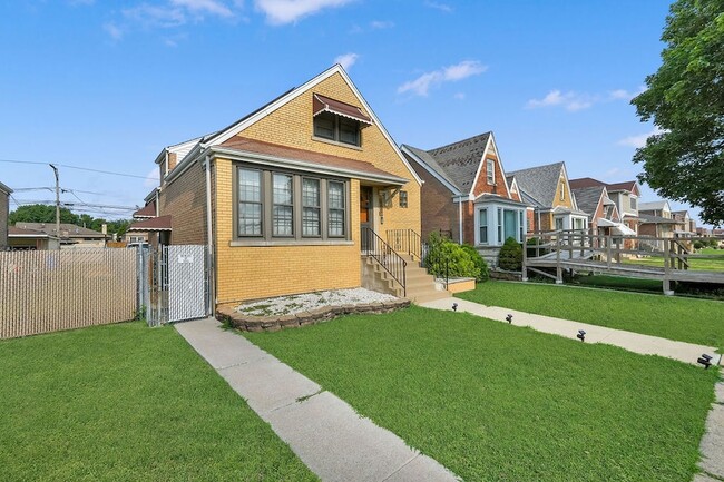 Building Photo - 6452 S Knox Ave