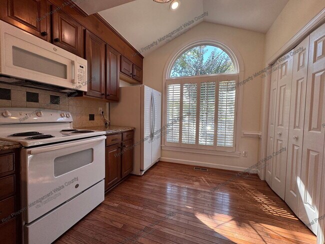 Building Photo - 100 Halsmer Ct