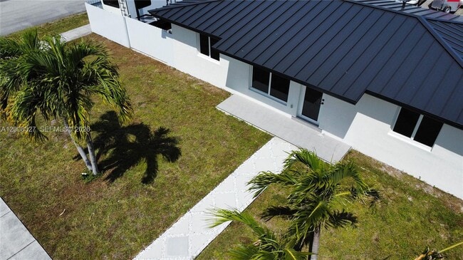 Building Photo - 3001 SW 35th Ave