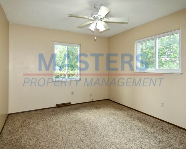 Building Photo - 135 Edgewood Dr