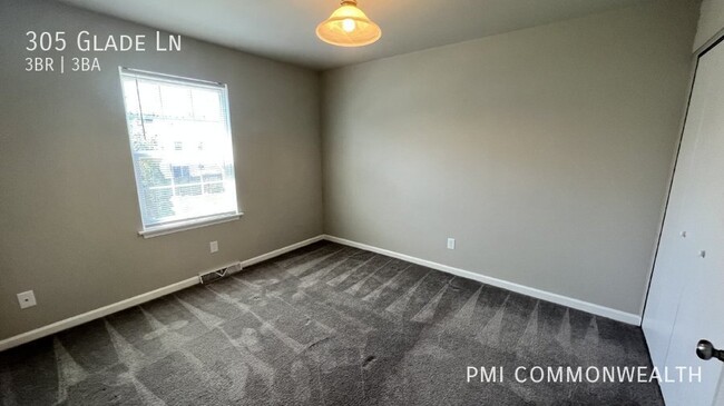 Building Photo - 3 Bed / 2.5 Bath Townhouse (Available 4/10...