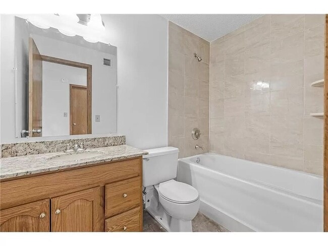 Building Photo - 433 S 7th St