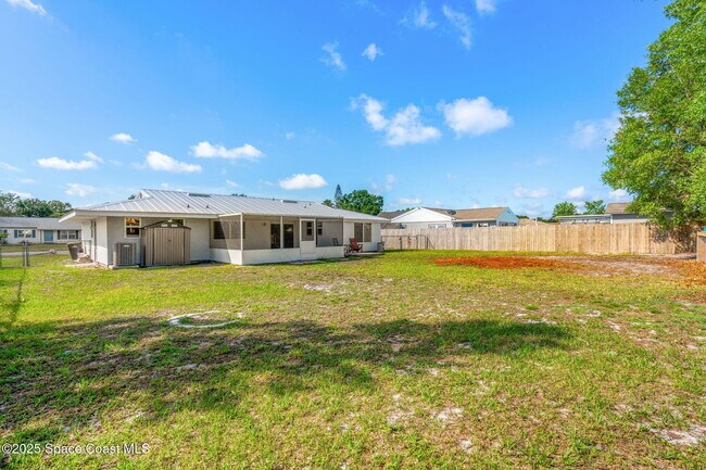 Building Photo - 1310 Mariposa Dr NE
