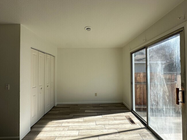 Building Photo - 4541 Creekside Cir