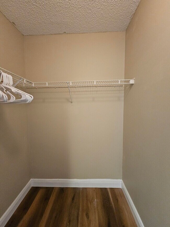 Building Photo - 4191 N Haverhill Rd