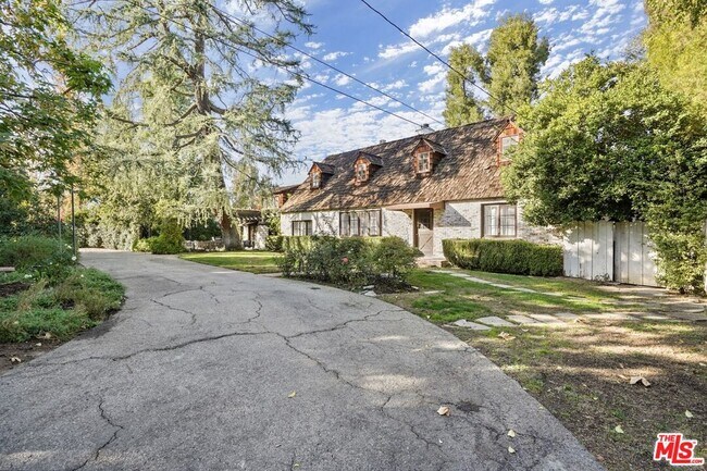 Building Photo - 23057 Sylvan St