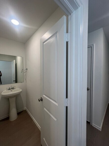 Building Photo - 14810 Razorbill Dr