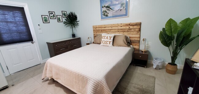 Building Photo - 5811 Crystal Rd