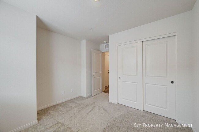 Building Photo - 3026 Green Finch St