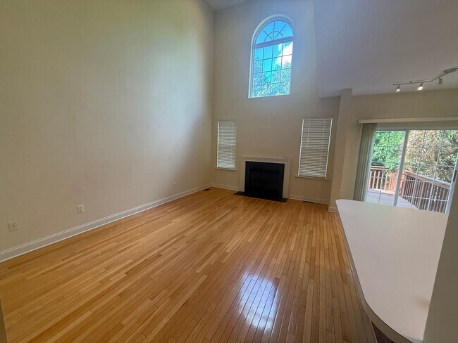 Building Photo - 179 Mountain View Dr