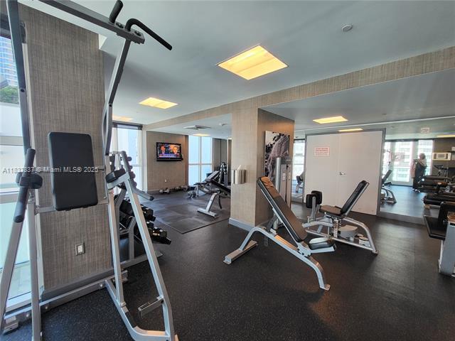 Building Photo - 950 Brickell Bay Dr