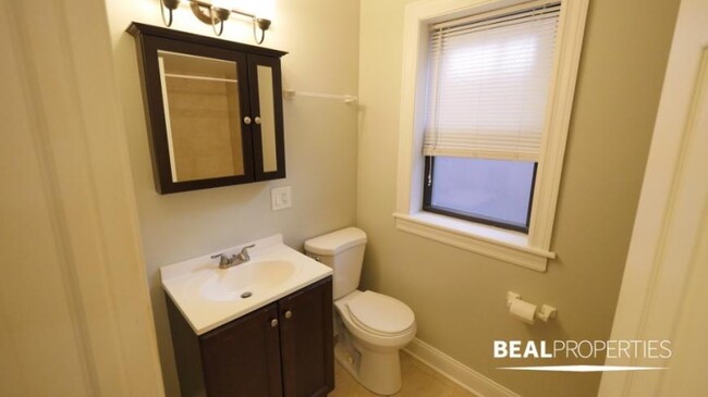 Building Photo - 0 bedroom in CHICAGO IL 60657