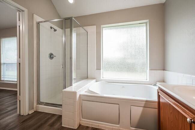 Building Photo - 926 Pheasant Dr