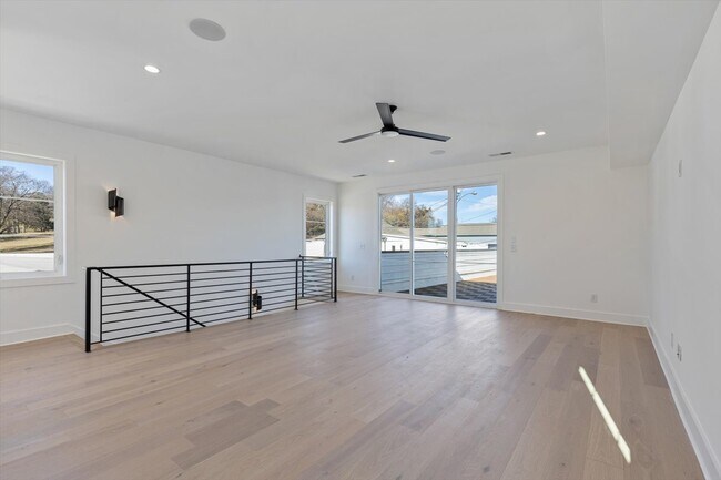 Building Photo - 766 Alloway St