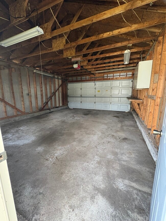 Building Photo - 645 Forest Ave