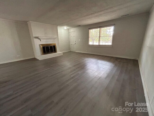 Building Photo - 3312 Circles End Cir