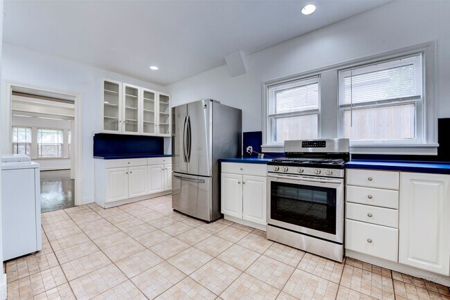 Building Photo - 2415 Elmen St