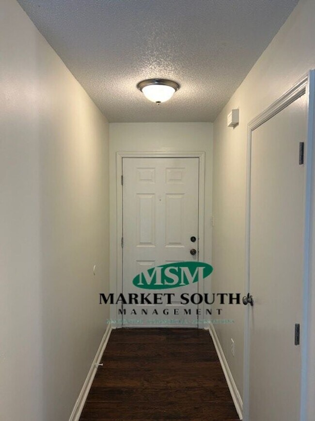 Building Photo - BRANDLEWOOD CUL-DE-SAC OFF GARRARD