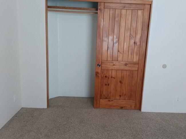 Building Photo - 3 Bedroom, 2 Bathroom! Lovely Home!