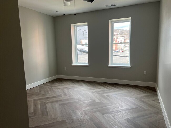 Building Photo - eml649