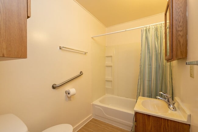 Building Photo - Charming Home in Convenient Location!