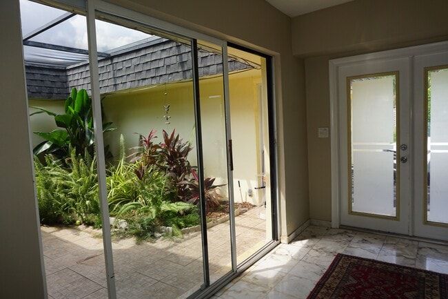 Building Photo - 4511 King Palm Dr