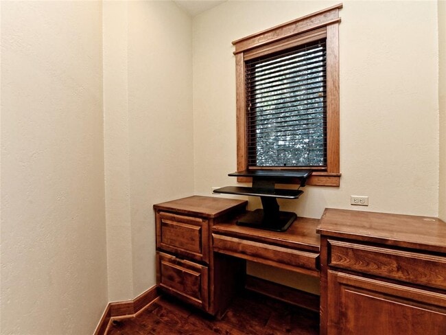 Building Photo - 26505 Masters Pkwy