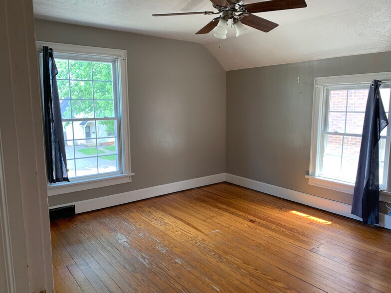 Building Photo - 4821 Walker Ave