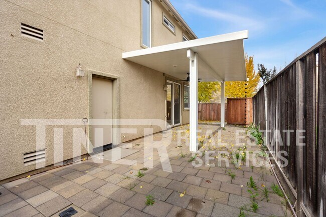 Building Photo - 5 Mantauk Point Pl