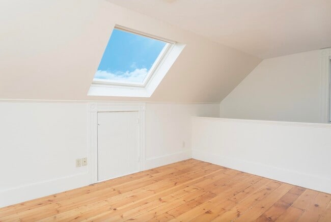 Building Photo - 19 Blossom St