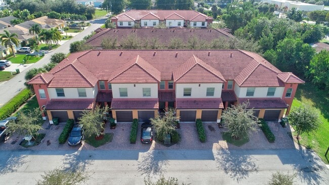 Building Photo - 121 Hemingway Ct