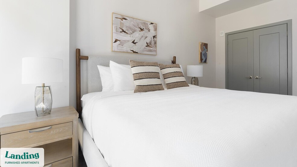 Building Photo - 350 Maple Dr SW