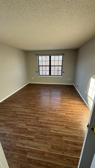 Building Photo - 24 Colonial Ct