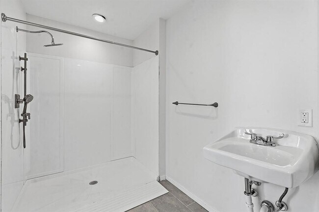 Building Photo - 2106 Lamplight Village Cir