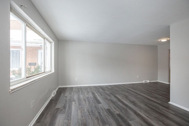 Building Photo - 2 BED 1.5 BATH UNIT IN THE BANBURY CONDOMINIUMS!