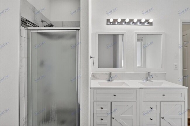 Building Photo - 2405 Loreto Dr