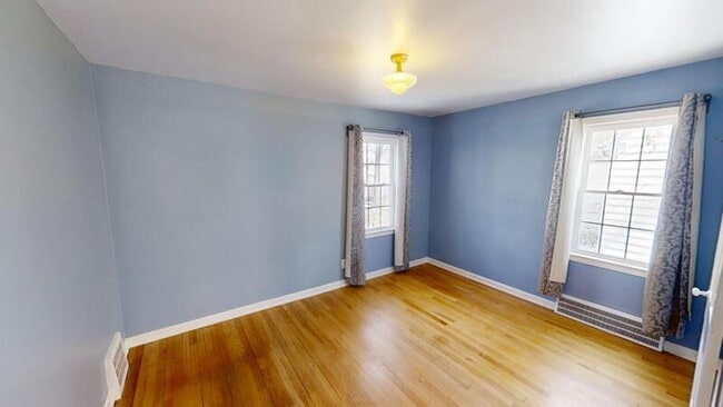 Building Photo - 601 W Hoover Ave