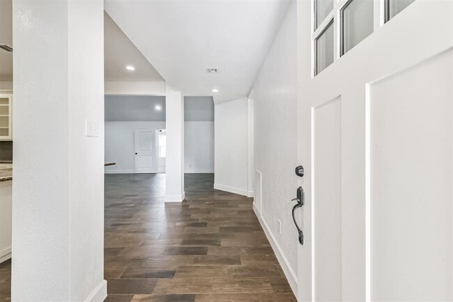 Building Photo - 210 Gentilly Dr