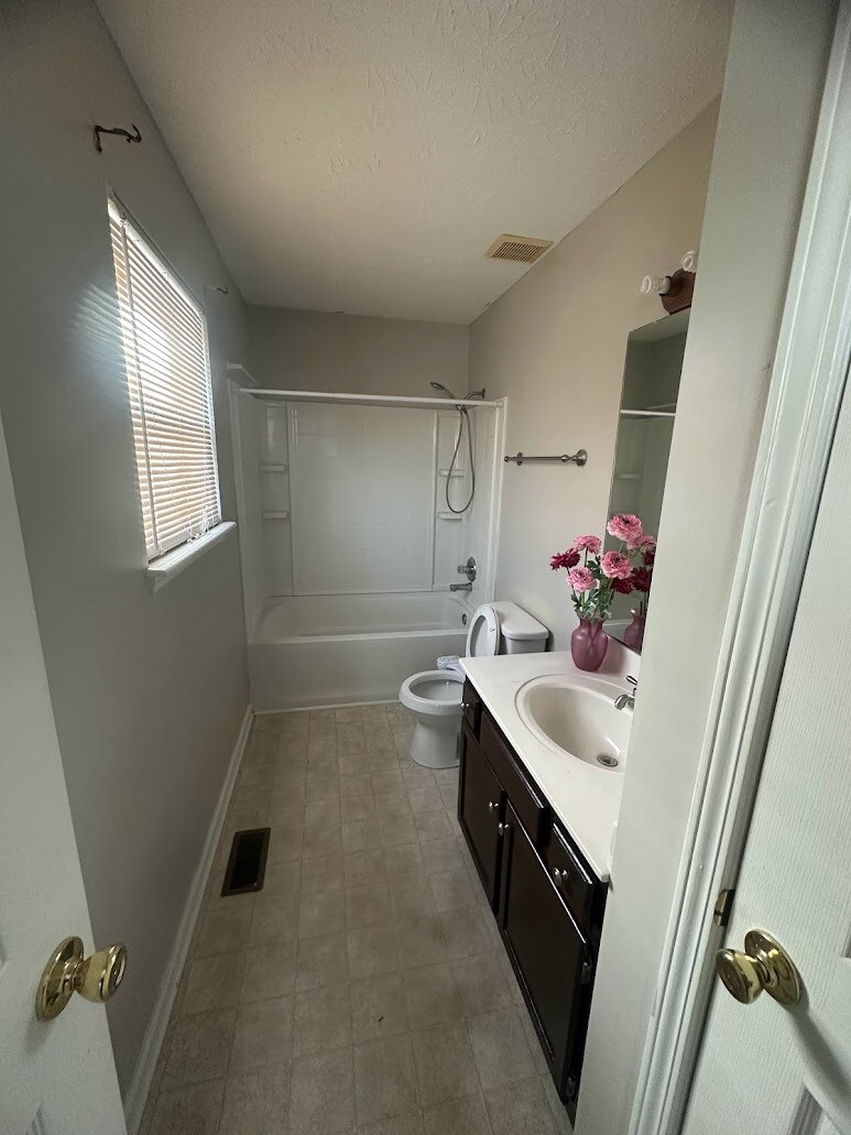 Master Bath - 3685 Appian Way