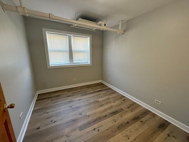 Building Photo - 102 Lincoln Ave