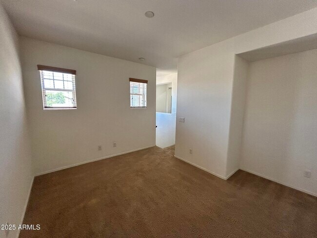 Building Photo - 1129 E Park Ave