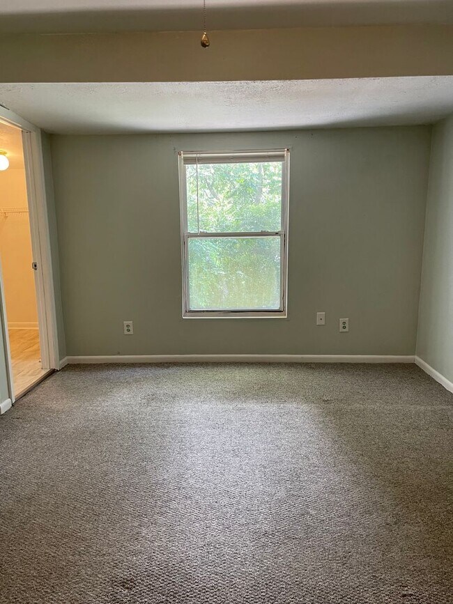 Building Photo - Fall Into Comfort! Spacious 3BR/2BA Upstai...