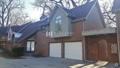 Building Photo - Stunning Updated Rockbrook Home