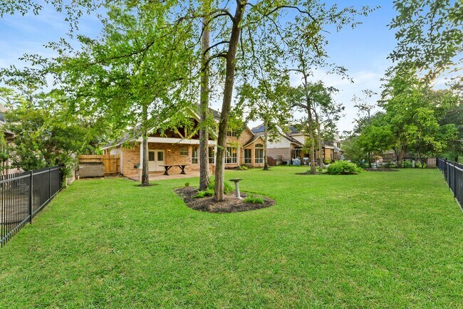Building Photo - Gorgeous 4 bed/3.5 bath two story home!