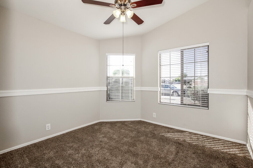 Building Photo - 3319 W Louise Dr